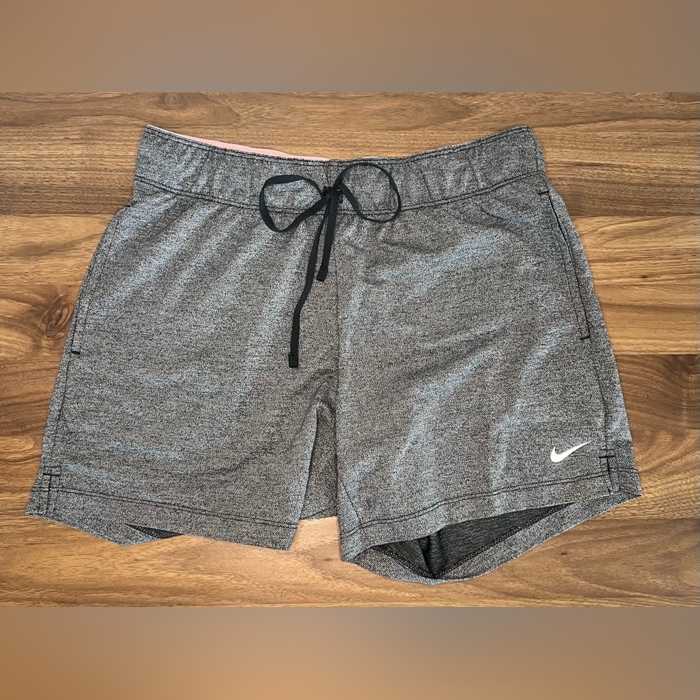 045. NWOT Nike Dri-Fit Gray Shorts - Size XS